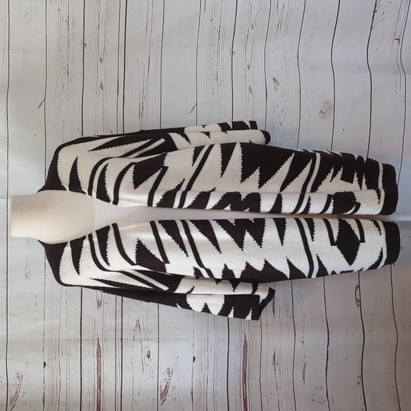 Lauren Ralph Lauren Sweaters - Lauren Ralph Lauren Geo Print Kimono Cardigan Black and White‎ Womens Medium